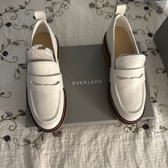 Everlane Shoes - Everlane bone loader gum sole 5.5